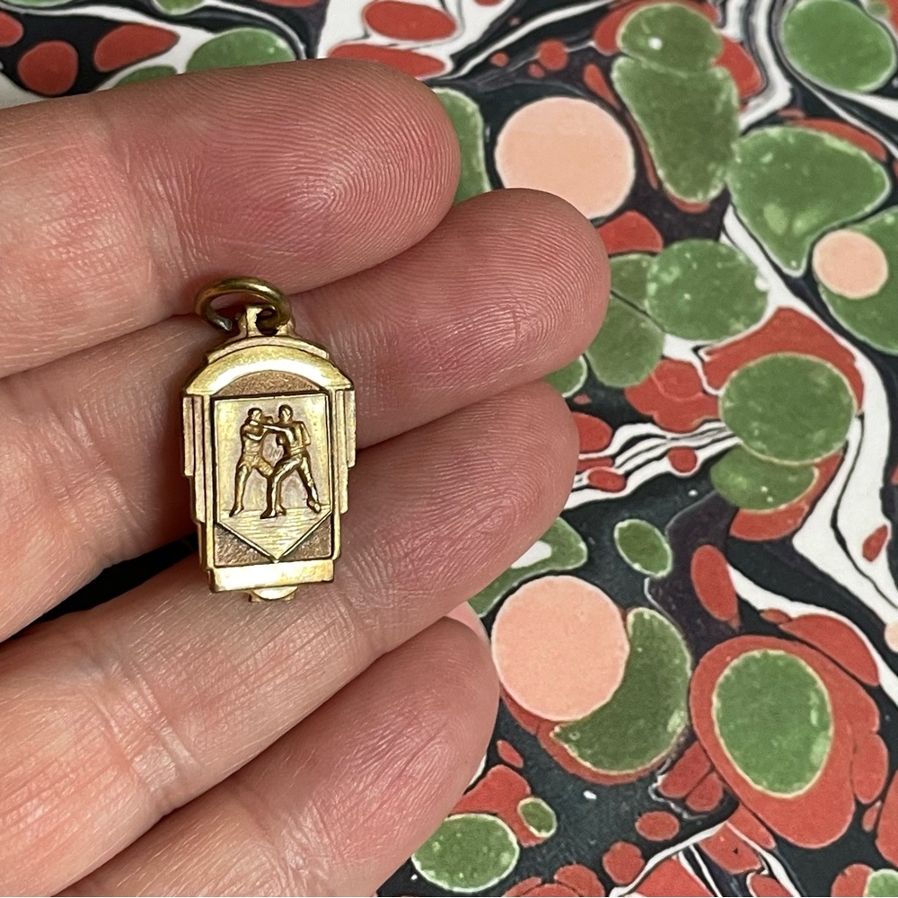 Vintage stamped sterling silver Art Deco style boxing pendant charm boxers